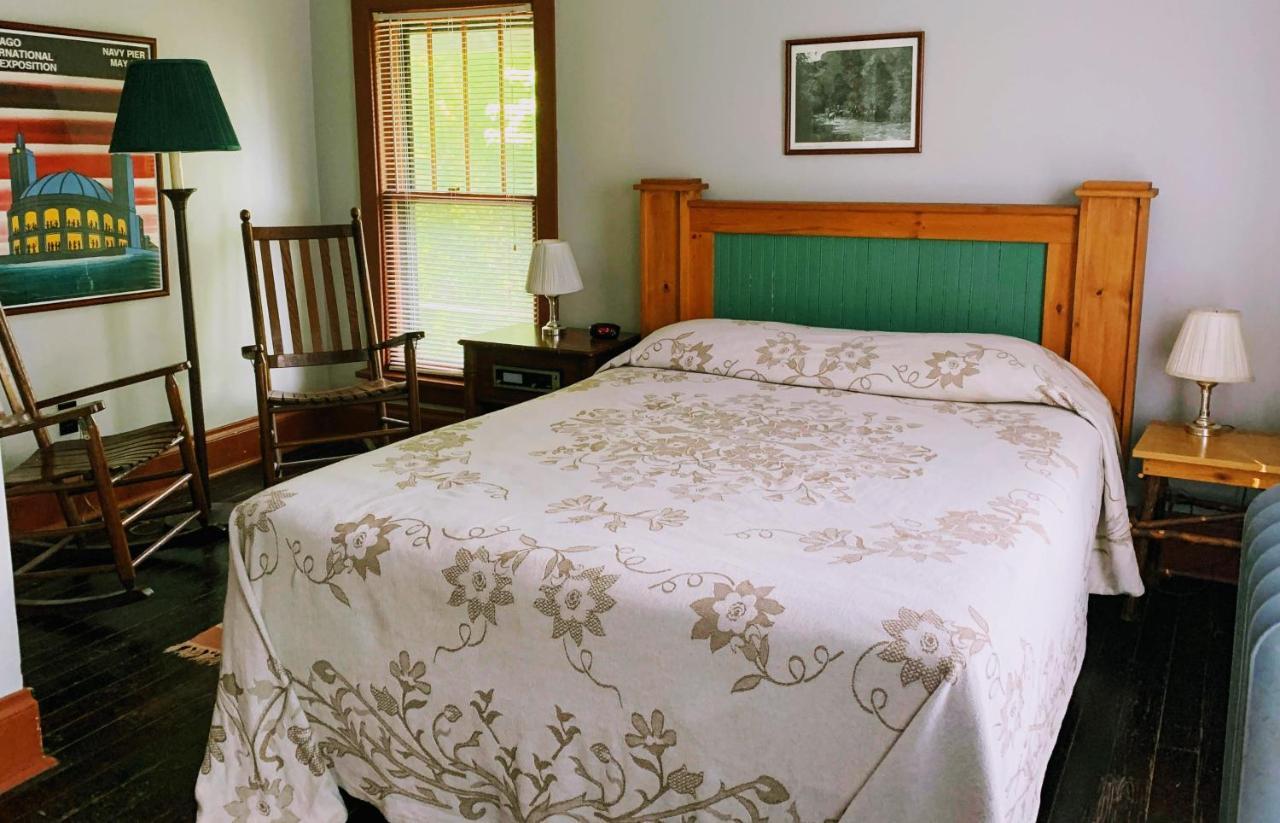 Lakeside Inn Luaran gambar