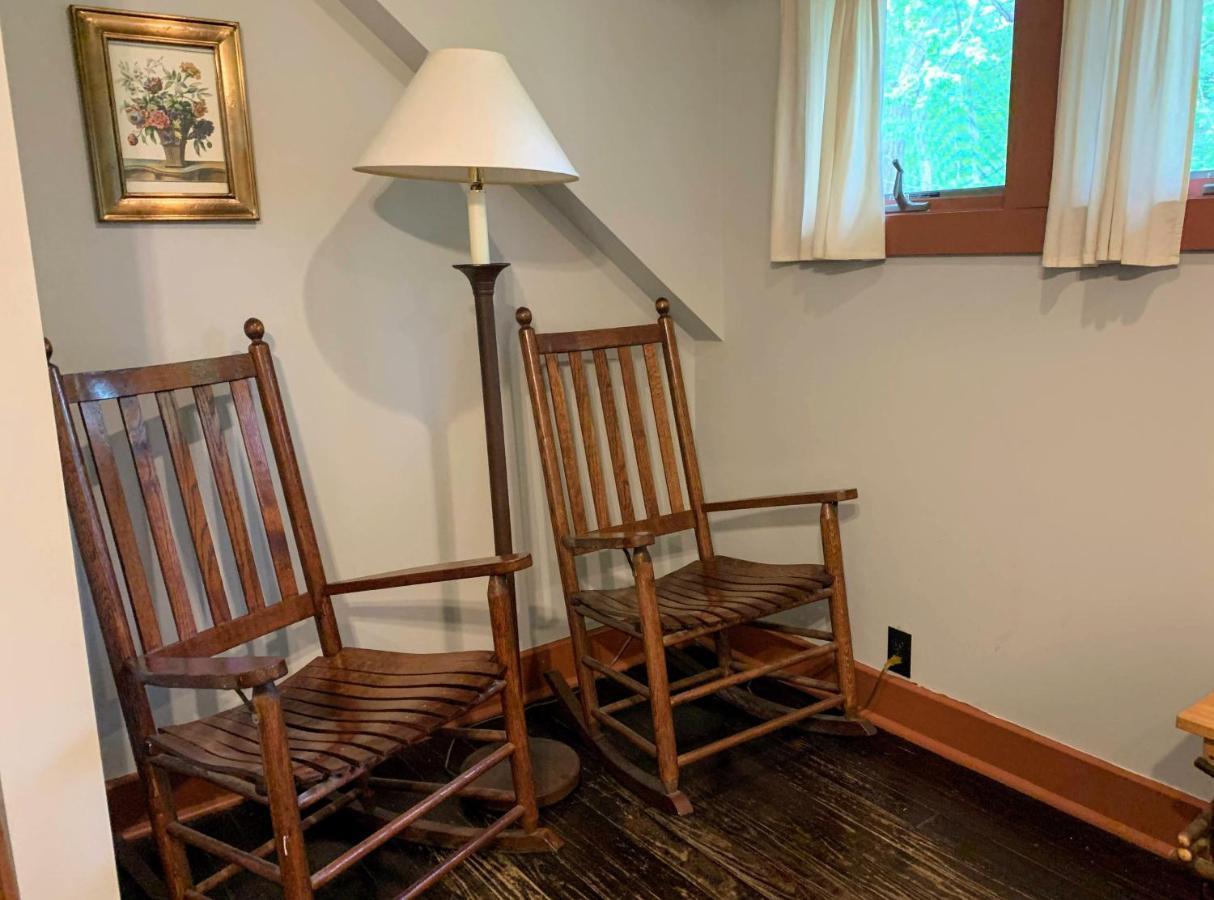 Lakeside Inn Luaran gambar