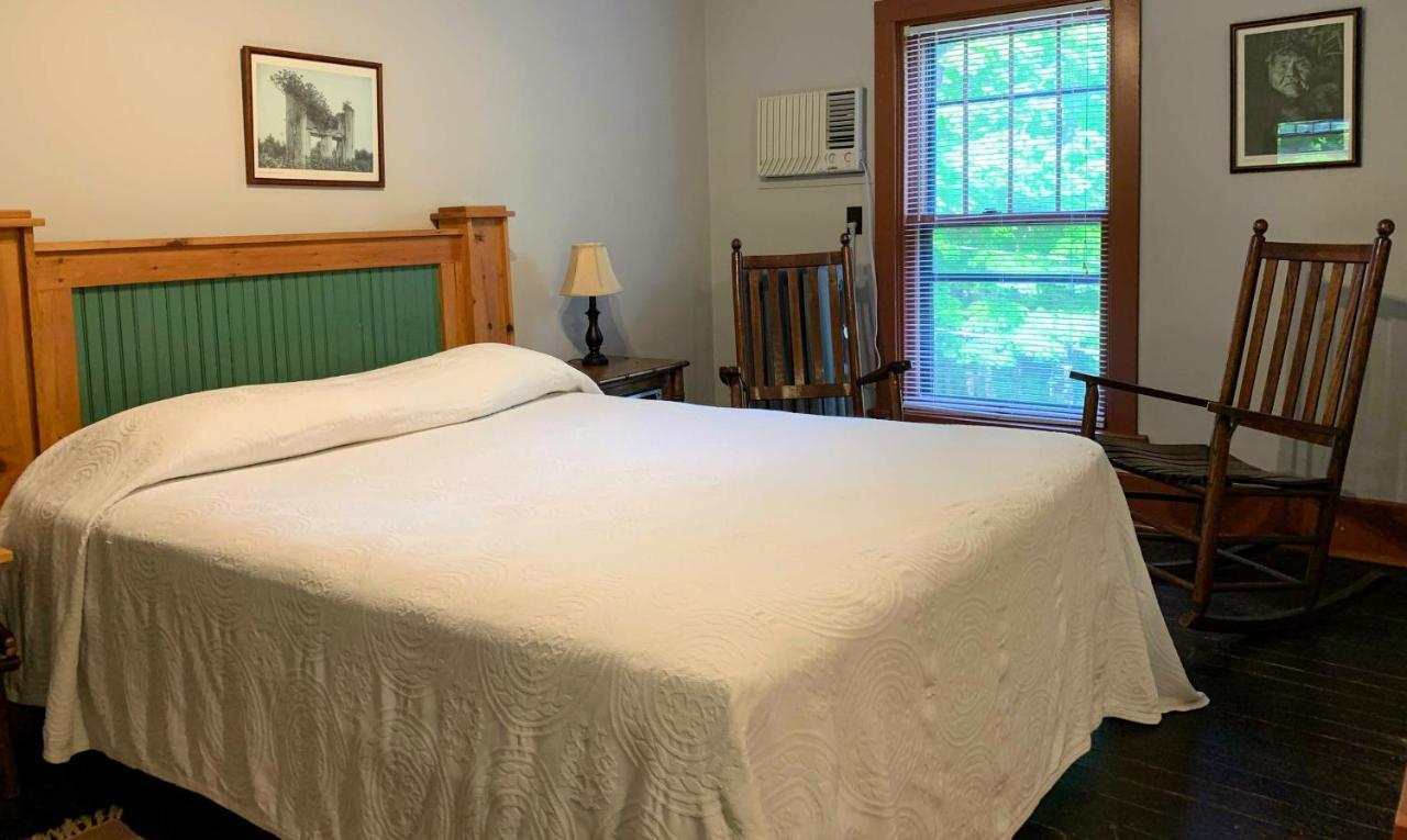 Lakeside Inn Luaran gambar