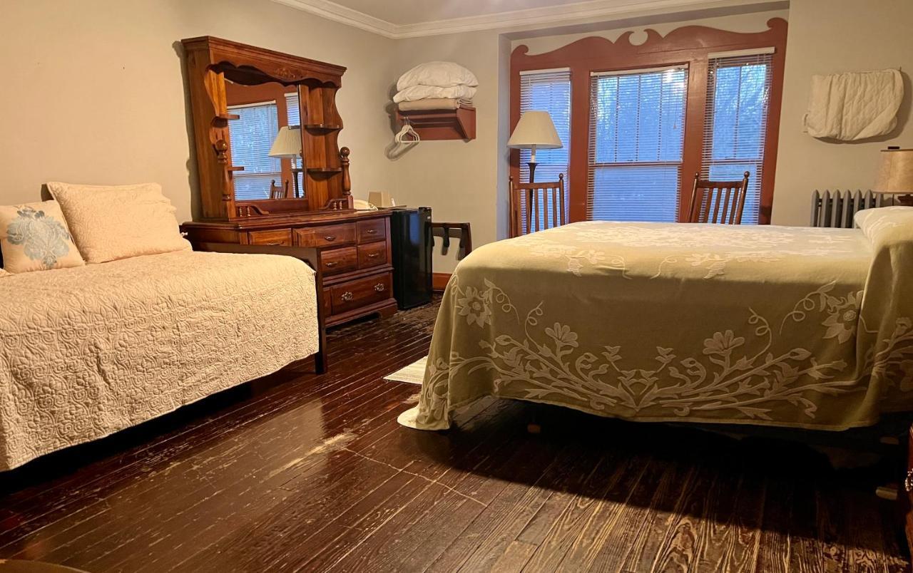 Lakeside Inn Luaran gambar