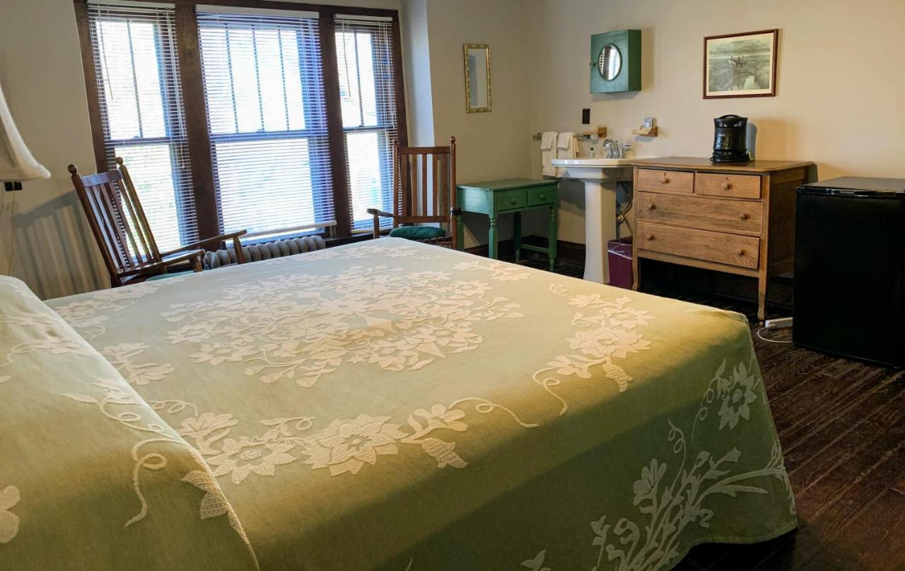Lakeside Inn Luaran gambar