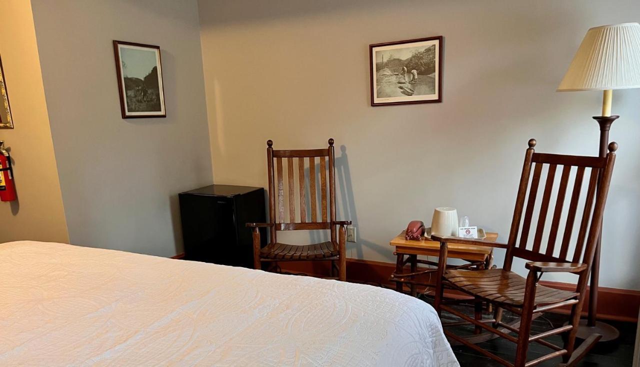 Lakeside Inn Luaran gambar