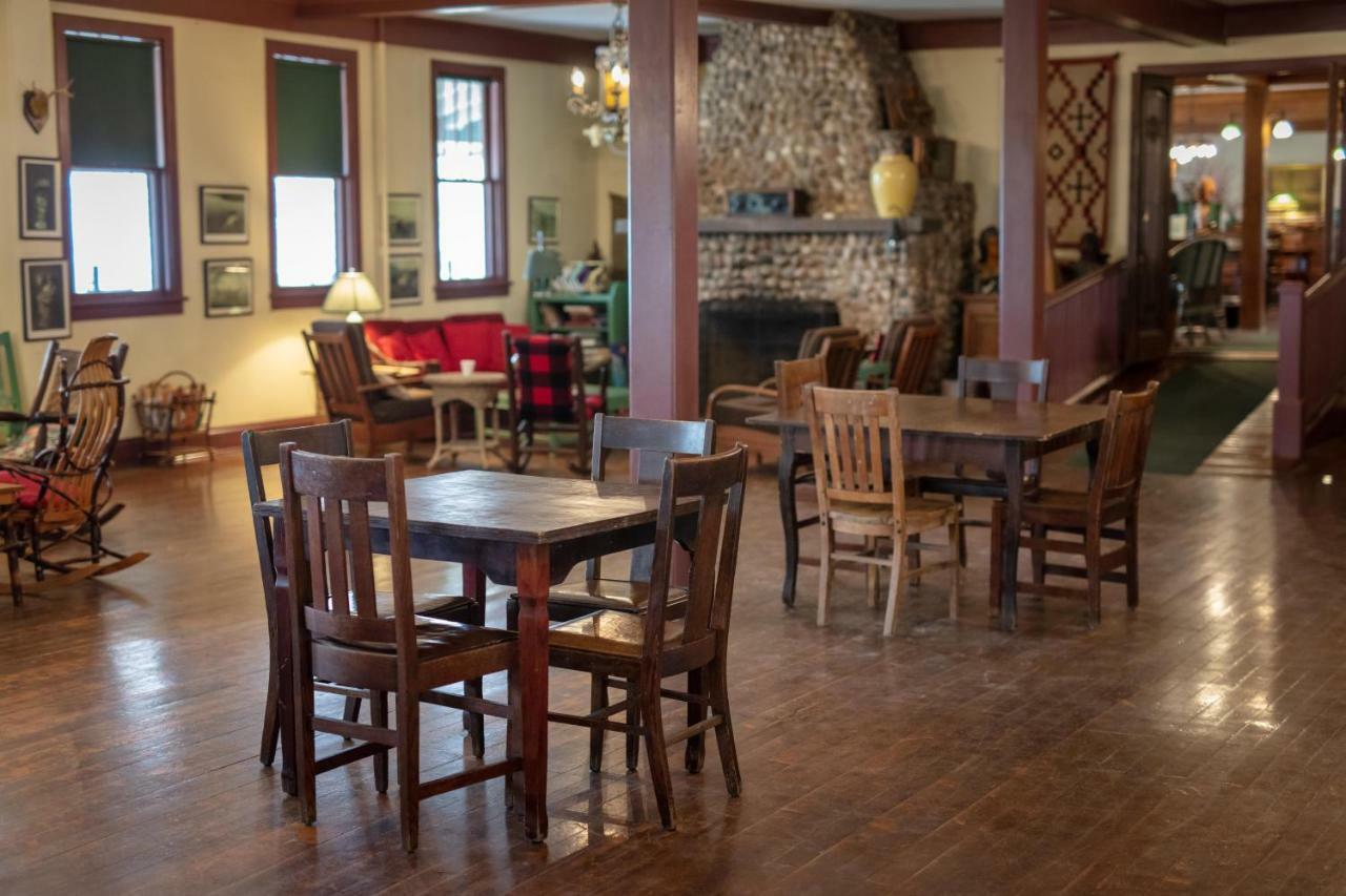 Lakeside Inn Luaran gambar