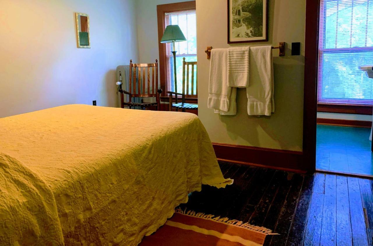 Lakeside Inn Luaran gambar
