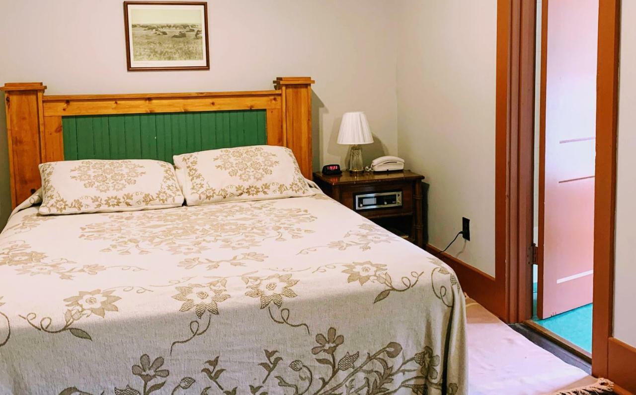 Lakeside Inn Luaran gambar