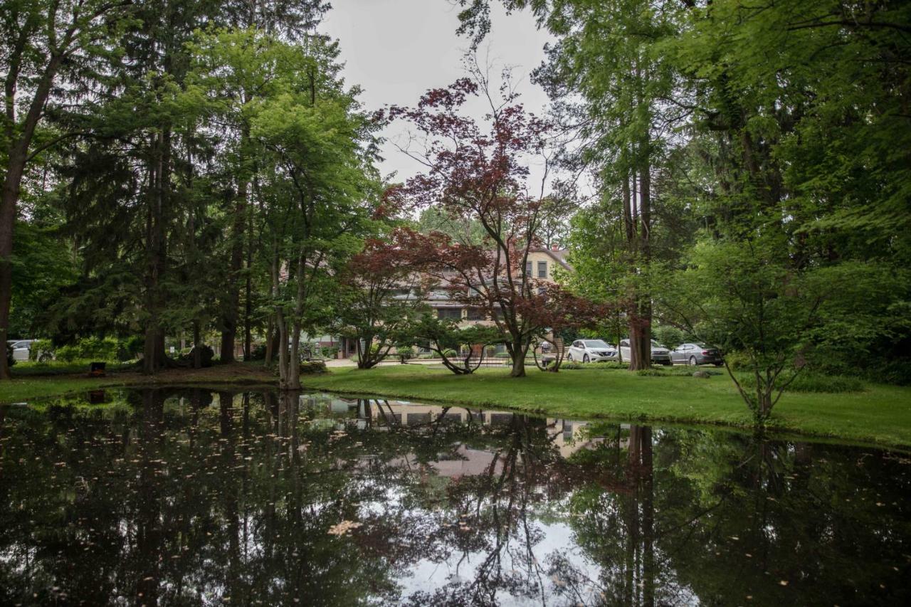 Lakeside Inn Luaran gambar