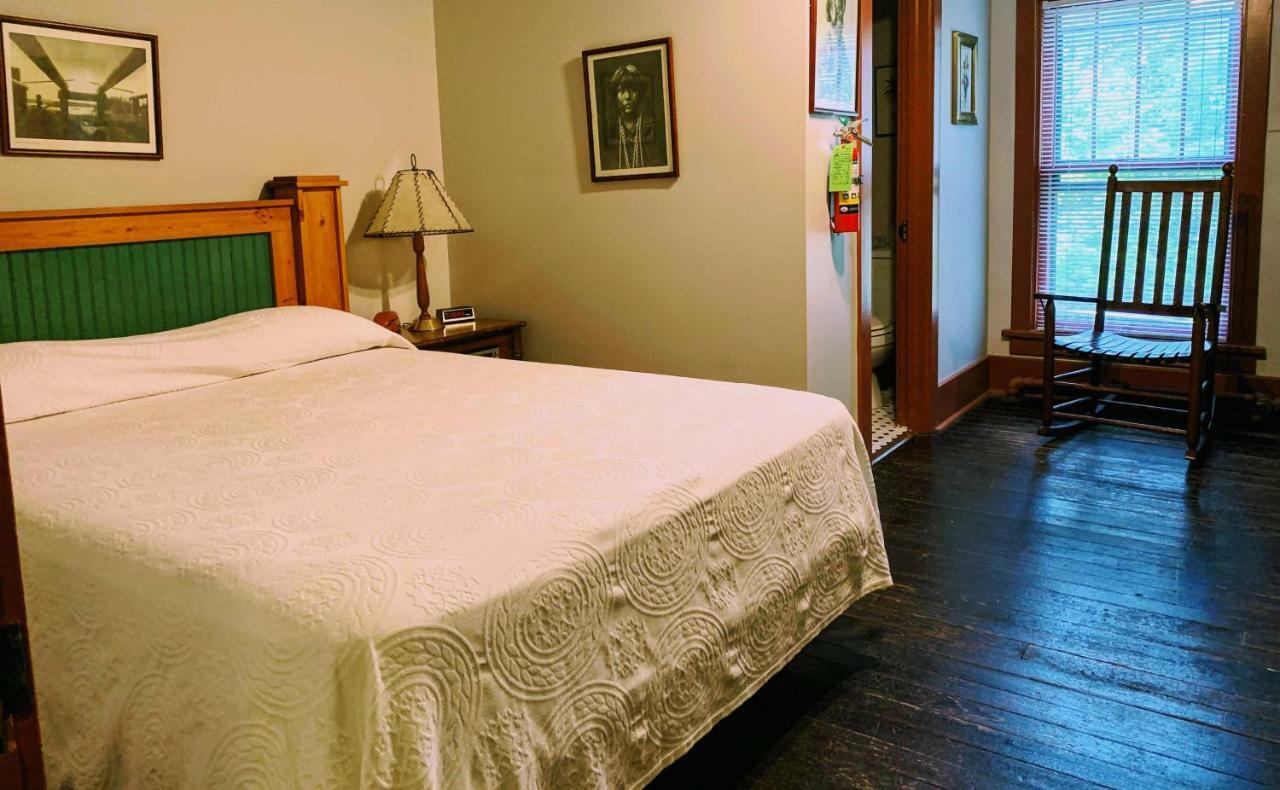 Lakeside Inn Luaran gambar