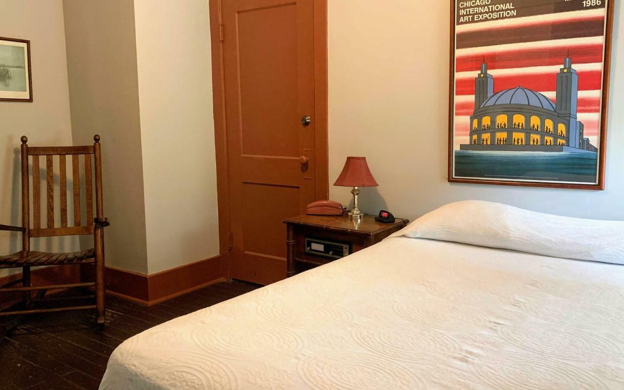 Lakeside Inn Luaran gambar